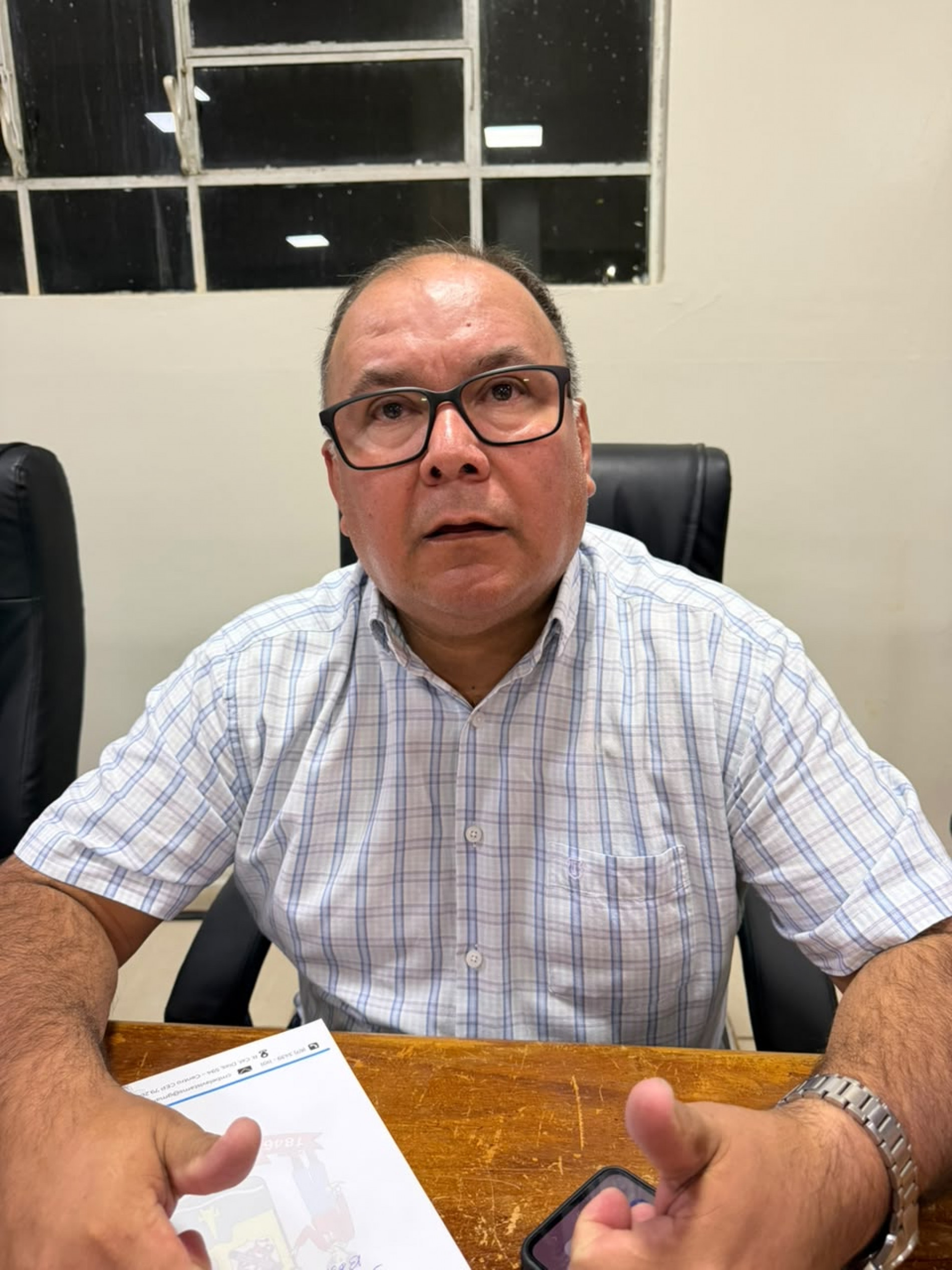 Jer&ocirc;nimo Ferreira solicita retirada de galhos em ruas de Bela Vista
