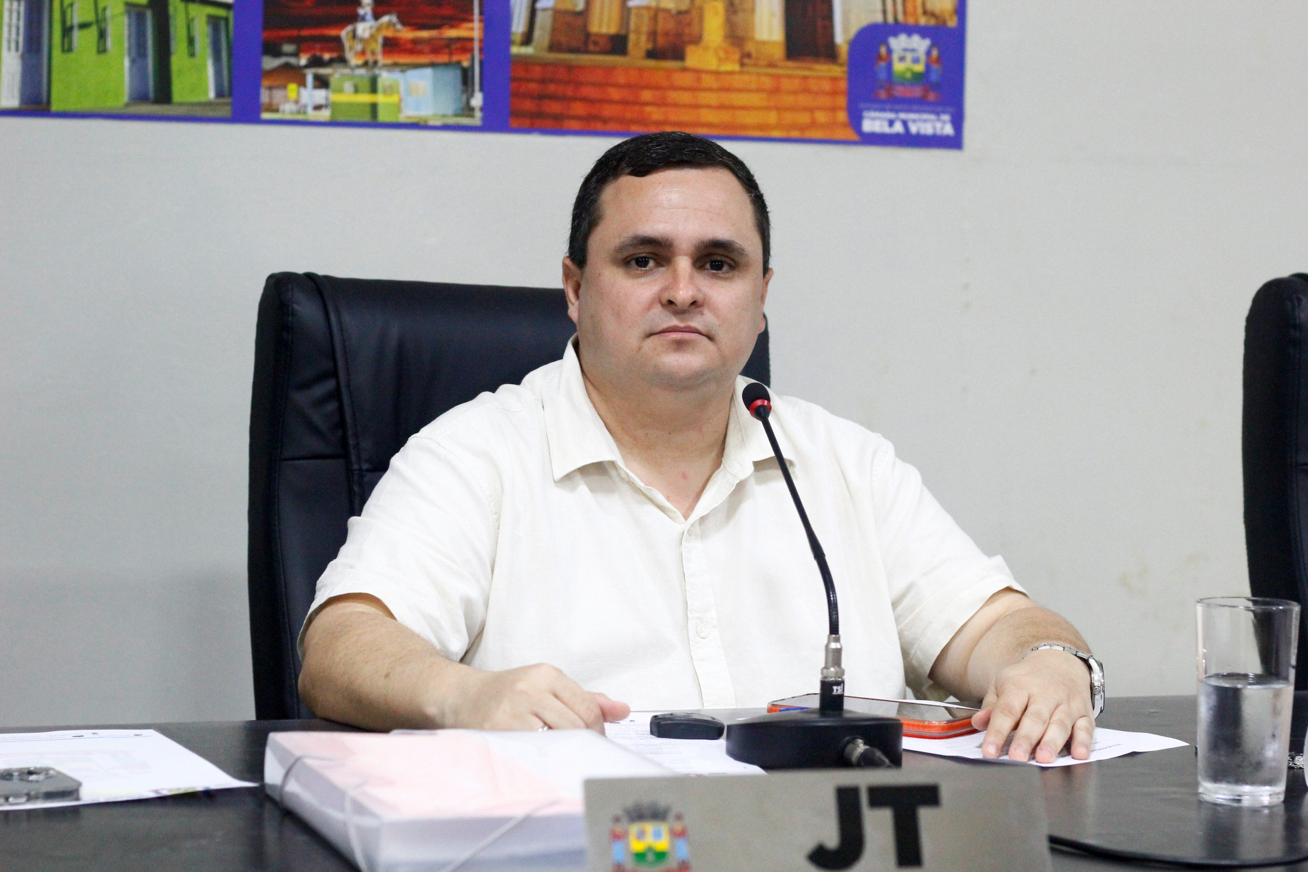 Vereador JT alerta para riscos e pede reforma urgente de quadra esportiva sint&eacute;tica